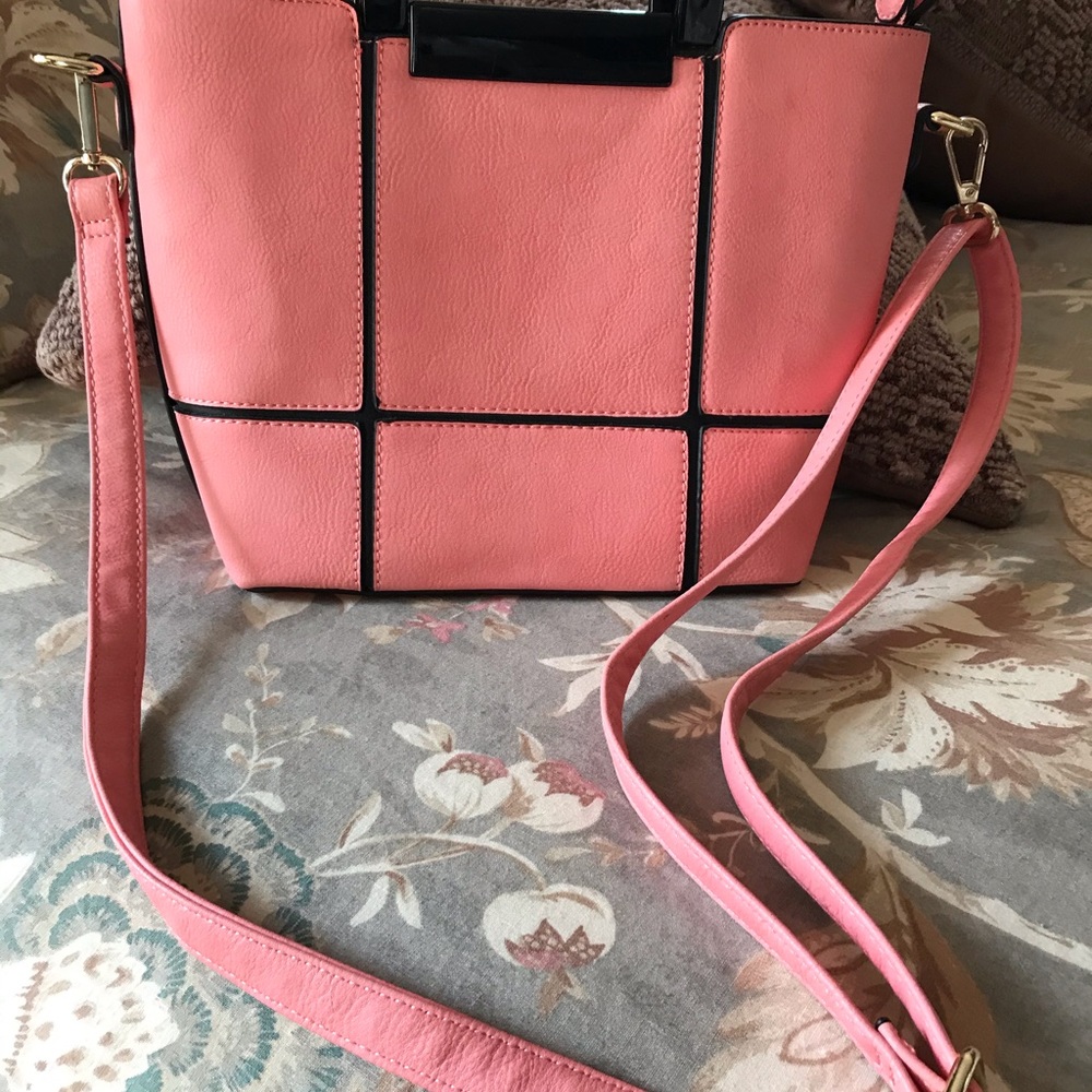 Shoulder carry bag